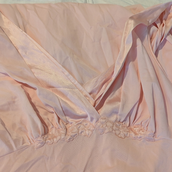 Vanity Fair Pink Nite Gown (38) - Picture 2 of 6